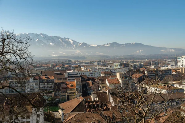 Тун Швейцария Февраля 2023 Вид Город Необычном Пейзаже Солнечный День — стоковое фото