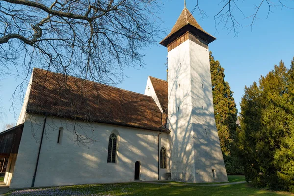 Тун Швейцария Февраля 2023 Маленькая Церковь Маленьком Парке Солнечный День — стоковое фото