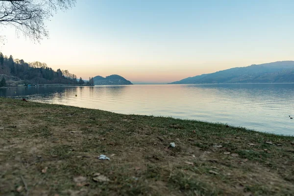 Obszar Krattigen Szwajcaria Lutego 2023 Niesamowity Widok Jezioro Thun Późnym — Zdjęcie stockowe