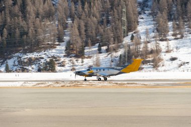 Samedan, İsviçre, 21 Şubat 2023 Pilatus PC-12 NGX pervaneli uçak önlüğü