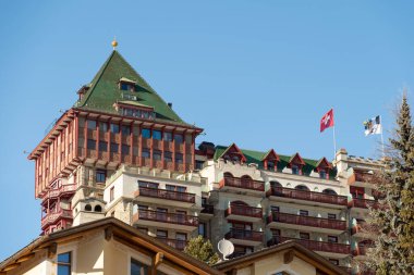 Saint Moritz, İsviçre, 21 Şubat 2023 Şehir merkezindeki Badrutts Sarayı Oteli.