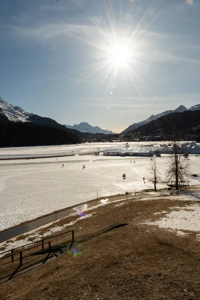 Saint Moritz Szwajcaria Lutego 2023 Zamarznięte Jezioro Saint Moritz Wspaniała — Zdjęcie stockowe