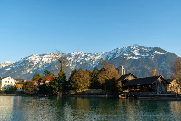 Interlaken Schweiz Februar 2023 Wasserpromenade Entlang Der Aare Stadtzentrum Mit — Stockfoto