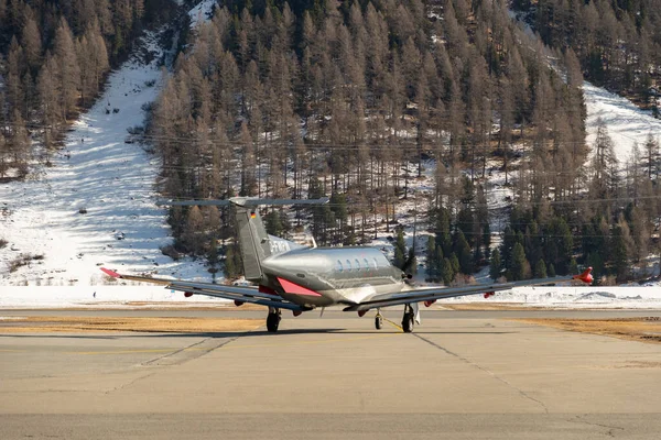 Samedan, İsviçre, 21 Şubat 2023 Pilatus PC-12-47 pervaneli uçak