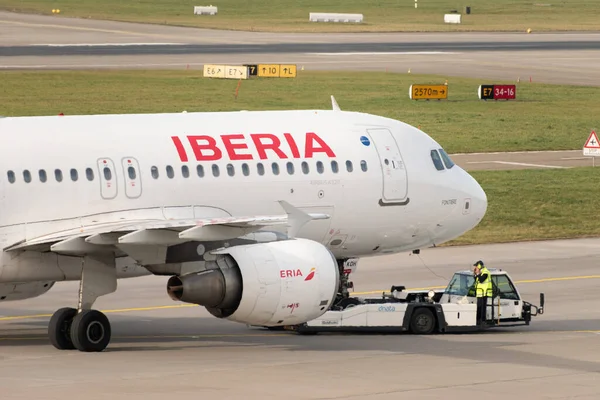 Zurich Switzerland January 2023 Iberia Airbus A320 214 Aircraft Pushed — Stock Photo, Image