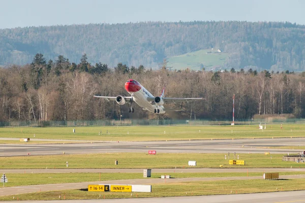 Zurique Suíça Janeiro 2023 Aeronaves Edelweiss Airbus A320 214 Decolando — Fotografia de Stock