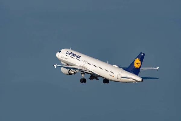 Цюрих Швейцарія Січня 2023 Року Lufthansa Airbus A320 214 Знявся — стокове фото