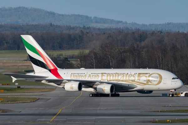 Ζυρίχη Ελβετία Ιανουαρίου 2023 Emirates Αεροσκάφος Airbus A380 861 Τροχοδρομεί — Φωτογραφία Αρχείου