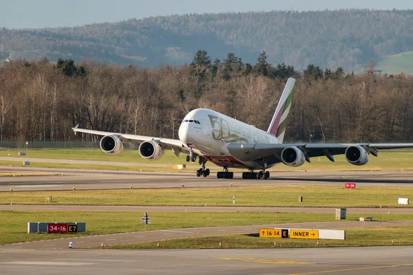 Zurich Switzerland January 2023 Emirates Airbus A380 861 Aircraft Taking — Stock Photo, Image