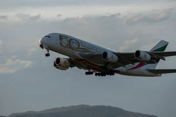 Zürich Svájc 2023 Január Emirates Airbus A380 861 Repülőgép Felszáll — Stock Fotó