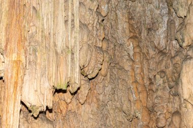 Baar, İsviçre, 29 Nisan 2023 Hoellengrotten mağarasında inanılmaz büyüleyici kaya oluşumu