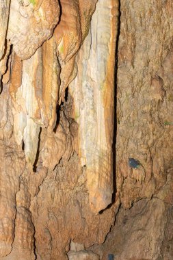 Baar, İsviçre, 29 Nisan 2023 Hoellengrotten mağarasında inanılmaz büyüleyici kaya oluşumu