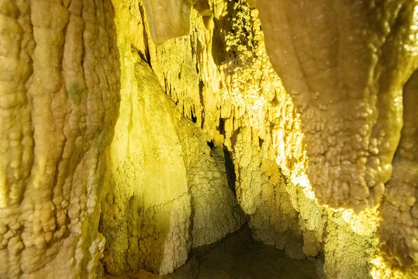 2023年4月29日 瑞士巴尔 霍伦根腐烂洞穴内令人难以置信的迷人岩石形成 — 图库照片