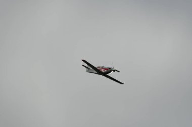 Rhine Vadisi, Saint Gallen, İsviçre, 20 Mayıs 2023 N-3YZ Amatör türbin efsanesi pervane uçak gösterisi sırasında dağın tepesinden görüldü.