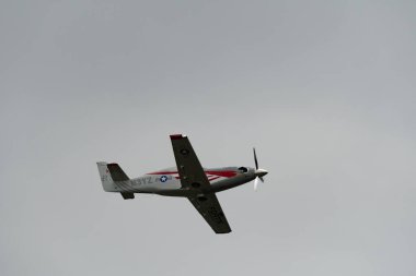 Rhine Vadisi, Saint Gallen, İsviçre, 20 Mayıs 2023 N-3YZ Amatör türbin efsanesi pervane uçak gösterisi sırasında dağın tepesinden görüldü.