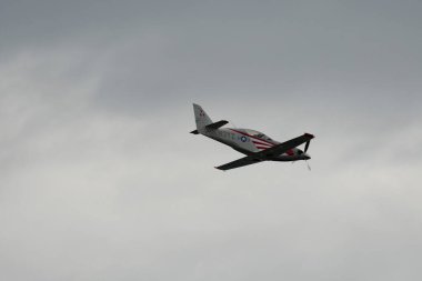 Rhine Vadisi, Saint Gallen, İsviçre, 20 Mayıs 2023 N-3YZ Amatör türbin efsanesi pervane uçak gösterisi sırasında dağın tepesinden görüldü.