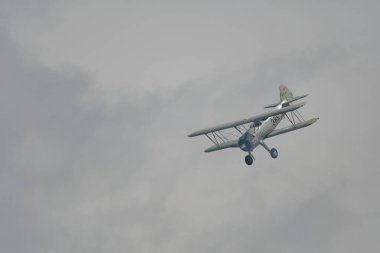 Rhine Vadisi, Saint Gallen, İsviçre, 20 Mayıs 2023 HB-RBG Boeing Stearman Model 75 çift katlı pervaneli uçak,