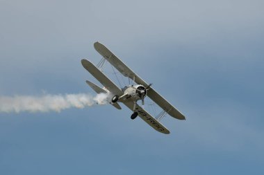 Rhine Vadisi, Saint Gallen, İsviçre, 20 Mayıs 2023 HB-RBG Boeing Stearman Model 75 çift katlı pervaneli uçak,