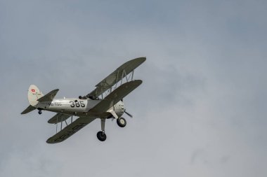 Rhine Vadisi, Saint Gallen, İsviçre, 20 Mayıs 2023 HB-RBG Boeing Stearman Model 75 çift katlı pervaneli uçak,