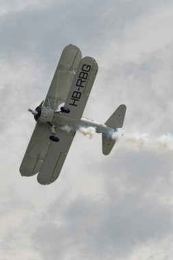 Rhine Vadisi, Saint Gallen, İsviçre, 20 Mayıs 2023 HB-RBG Boeing Stearman Model 75 çift katlı pervaneli uçak,