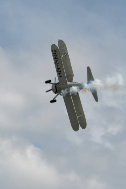 Rhine Vadisi, Saint Gallen, İsviçre, 20 Mayıs 2023 HB-RBG Boeing Stearman Model 75 çift katlı pervaneli uçak,