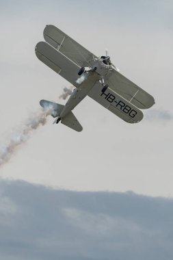 Rhine Vadisi, Saint Gallen, İsviçre, 20 Mayıs 2023 HB-RBG Boeing Stearman Model 75 çift katlı pervaneli uçak,