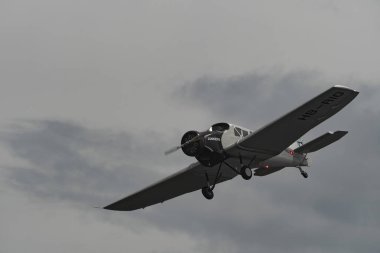 Rhine Vadisi, Saint Gallen, İsviçre, 20 Mayıs 2023 HB-RIO Junkers F13 Nostaljik pervane uçak performansını yeniden inşa etti.