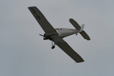 Rhine Vadisi, Saint Gallen, İsviçre, 20 Mayıs 2023 HB-RIO Junkers F13 Nostaljik pervane uçak performansını yeniden inşa etti.