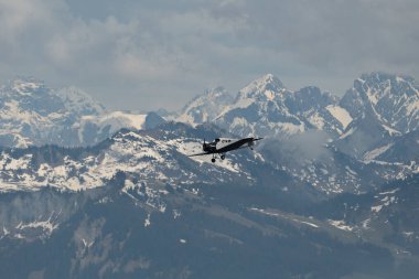 Rhine Vadisi, Saint Gallen, İsviçre, 20 Mayıs 2023 HB-RIO Junkers F13 Nostaljik pervane uçak performansını yeniden inşa etti.