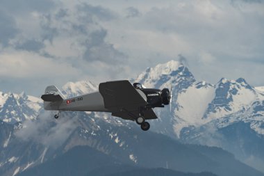 Rhine Vadisi, Saint Gallen, İsviçre, 20 Mayıs 2023 HB-RIO Junkers F13 Nostaljik pervane uçak performansını yeniden inşa etti.