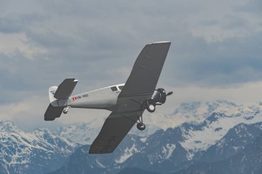 Rhine Vadisi, Saint Gallen, İsviçre, 20 Mayıs 2023 HB-RIO Junkers F13 Nostaljik pervane uçak performansını yeniden inşa etti.