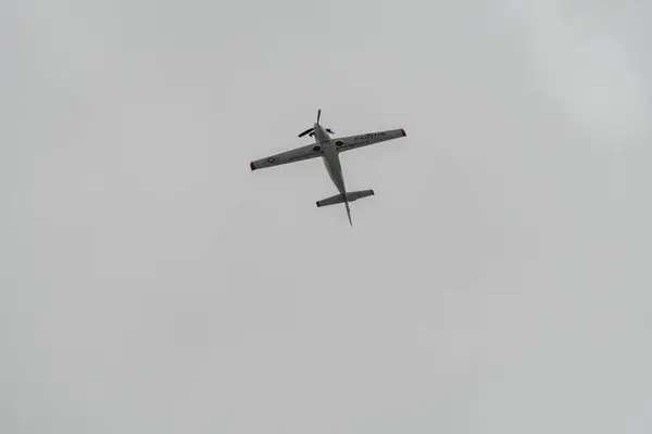 ライン渓谷 サンガレン スイス 2023年5月20日N 3YzマウントホーマーKastenの上から見た航空ショー中のアマチュアタービン伝説のプロペラ機の性能 — ストック写真