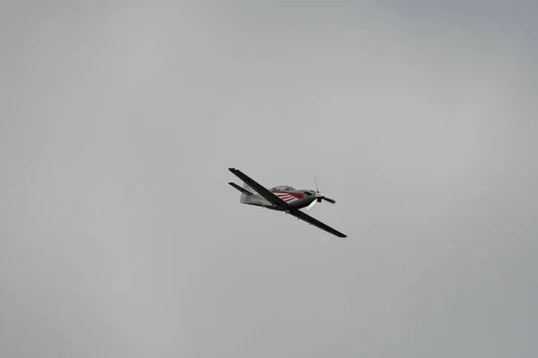 ライン渓谷 サンガレン スイス 2023年5月20日N 3YzマウントホーマーKastenの上から見た航空ショー中のアマチュアタービン伝説のプロペラ機の性能 — ストック写真