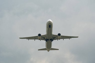 Zürih, İsviçre, 2 Mayıs 2023 TC-JSN Türk Havayolları Airbus A321-231 uçak kalkış pisti 28.