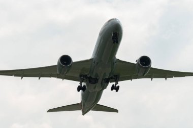 Zürih, İsviçre, 2 Mayıs 2023 N-875BD Amerikan Hava Yolları Boeing 787-8 Dreamliner uçağı kalkıyor.