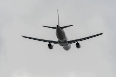 Zürih, İsviçre, 2 Mayıs 2023 YL-LDL SartLynx Airbus A320-232 uçak kalkıyor.