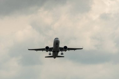 Zürih, İsviçre, 2 Mayıs 2023 HB-JDF İsviçre uluslararası havayolları Airbus A320-271N Neo uçağı kalkıyor.