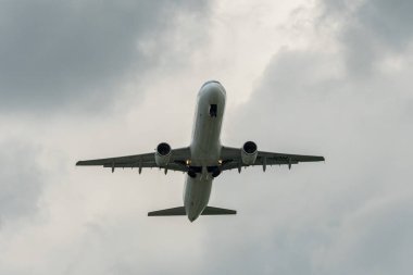 Zürih, İsviçre, 2 Mayıs 2023 HB-IOH İsviçre uluslararası havayolları Airbus A321-111 uçak kalkış pisti 28.