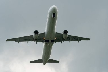 Zürih, İsviçre, 2 Mayıs 2023 HB-IOH İsviçre uluslararası havayolları Airbus A321-111 uçak kalkış pisti 28.