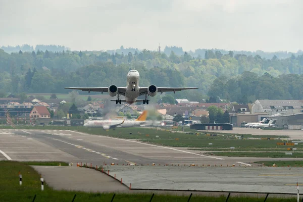 Ζυρίχη Ελβετία Μαΐου 2023 Azc Helvetic Airways Embraer E190 Αεροσκάφος — Φωτογραφία Αρχείου