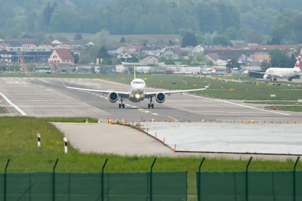Zurique Suíça Maio 2023 Aviões Abm Air Baltic Bombardier 300 — Fotografia de Stock