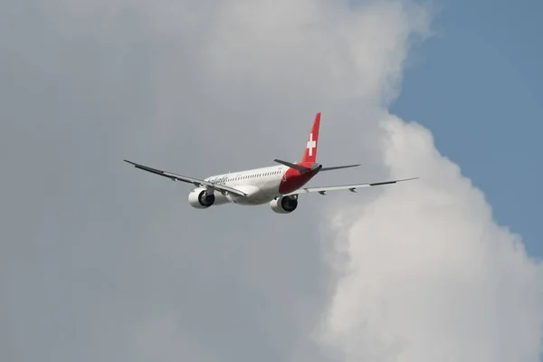 Zürich Svájc 2023 Május Azk Helvetic Airways Embraer E195 Repülőgép — Stock Fotó
