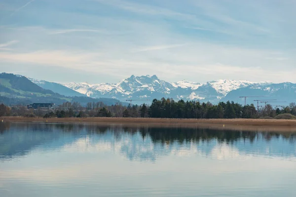 Pfaeffikon Canton Zürih Sviçre Nisan 2023 Pfaeffikersee Gölünün Karşısındaki Büyüleyici — Stok fotoğraf