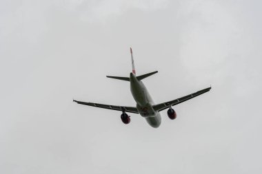 Zürih, İsviçre, 10 Mayıs 2023 OE-LXA Avusturya Havayolları Airbus A320-216 pistten kalkış yapmaktadır.