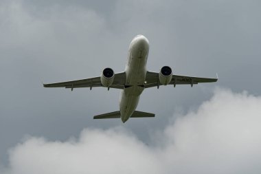 Zürih, İsviçre, 10 Mayıs 2023 HB-JDD İsviçre uluslararası havayolları Airbus A320-271N Neo kalkış pisti 32.