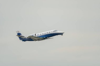 Zürih, İsviçre, 19 Mayıs 2023 S5-BBV Air Adriyatik Cessna Citation 560 XLS + uçak 10 numaralı pistten kalkıyor.