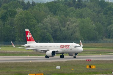 Zürih, İsviçre, 19 Mayıs 2023 HB-JDC İsviçre uluslararası havayolları Airbus A320-271N Neo kalkış pisti 10.