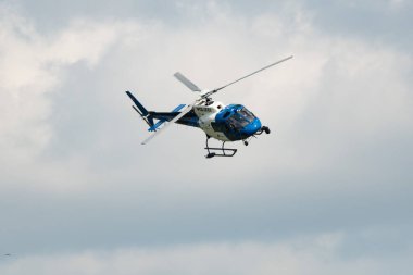 Speck-Fehraltorf, Zürih, İsviçre, 1 Temmuz 2023 HB-ZKZ Polis Eurocopter AS350-B3