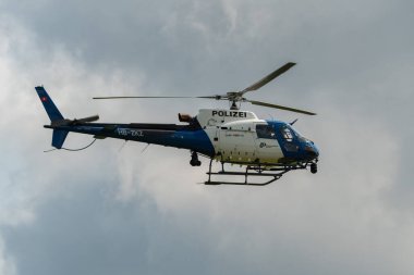 Speck-Fehraltorf, Zürih, İsviçre, 1 Temmuz 2023 HB-ZKZ Polis Eurocopter AS350-B3