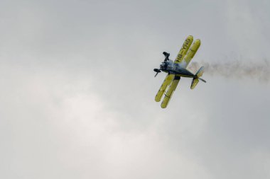 Speck-Fehraltorf, Zürih, İsviçre, 1 Temmuz 2023 HB-YNG Culps Rombach akrobatik uçakları bir hava gösterisi sırasında